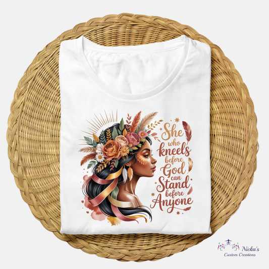 She who kneels- T-shirt